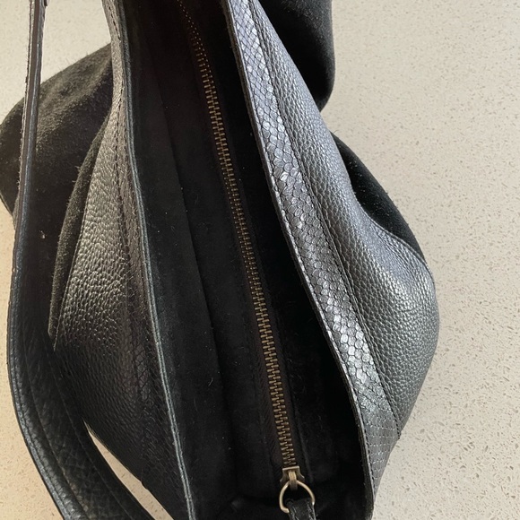 Banana Republic black suede leather shoulder bag - Picture 3 of 7